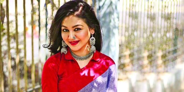 চল্লিশের পরেও চেহারায় তারুণ্য ধরে রাখতে চান? শিখে নিন ৫ উপায়!