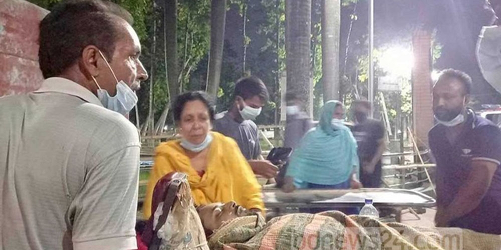 ধারণক্ষমতার চেয়ে বেশি রোগী হওয়ায় মেঝেতে ঠাঁই হচ্ছে রাজশাহী মেডিকেলের কোভিড রোগীদের